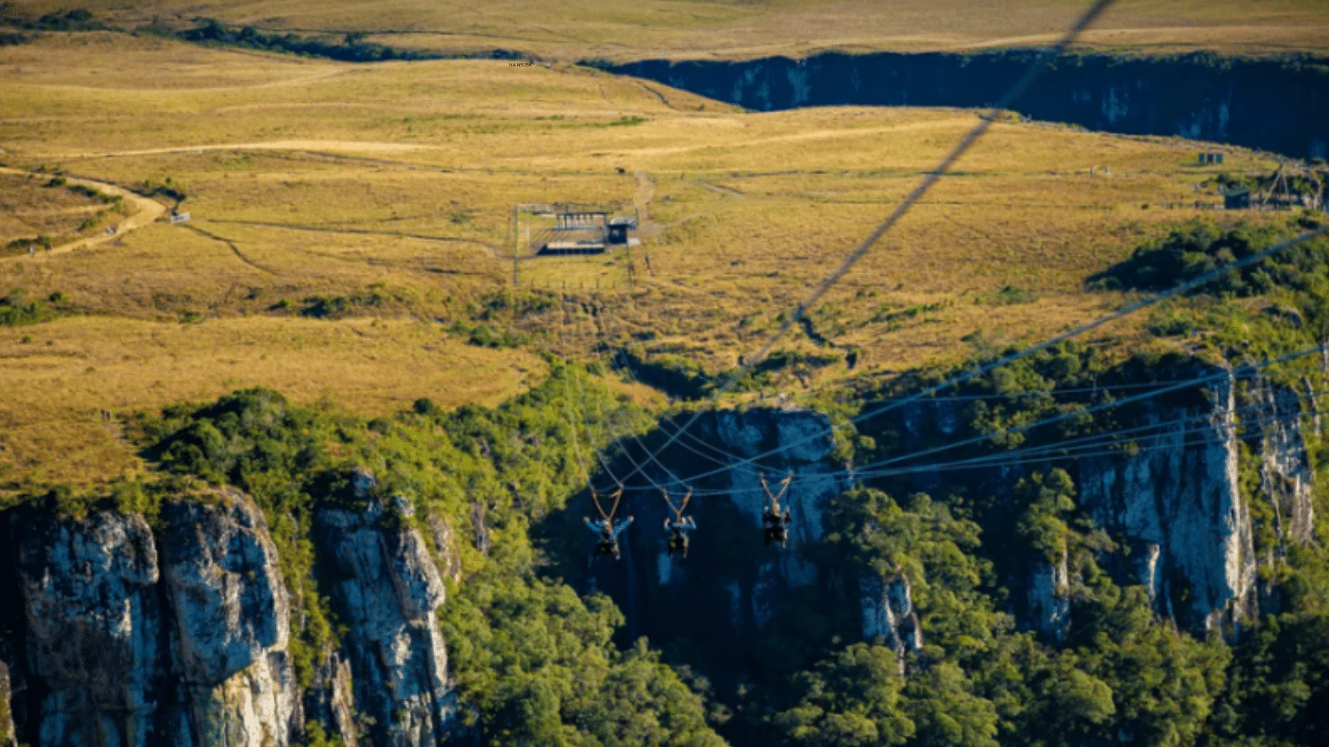 Tirolesa considerada a mais alta das Américas é inaugurada no RS