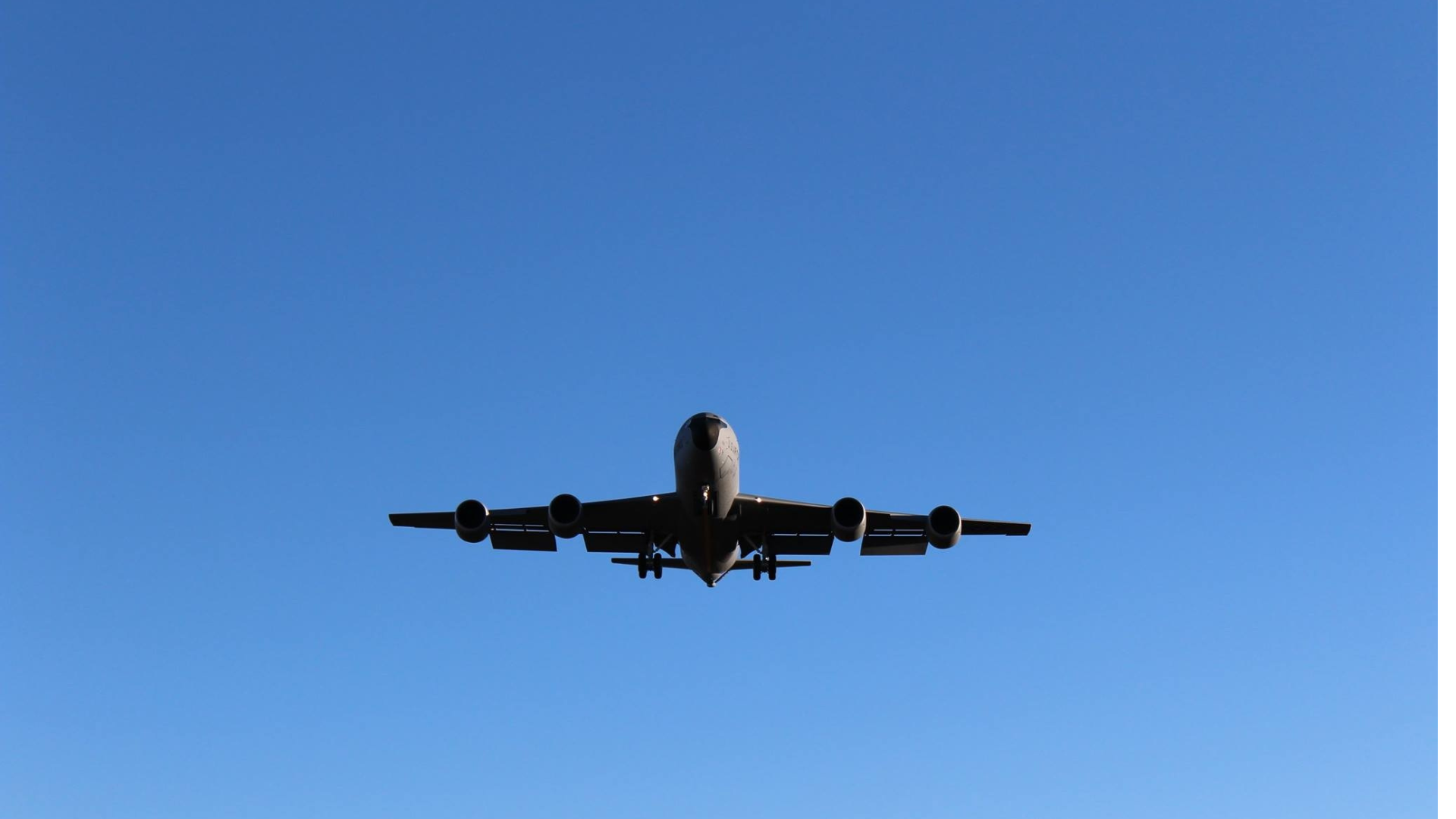 Primeiro avião trazendo brasileiros de Israel chega a Brasília
