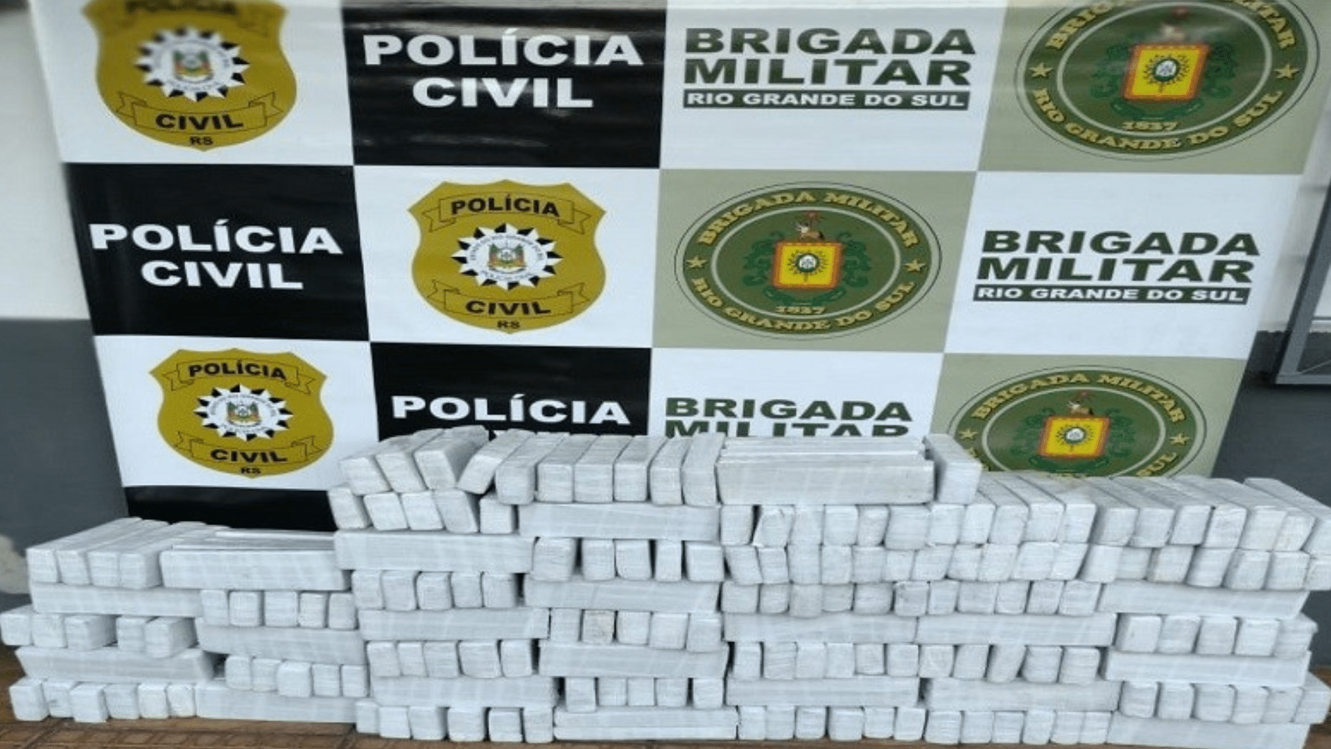 bm prende dois homens e apreende 240 kg de maconha, em alecrim, na fronteira noroeste