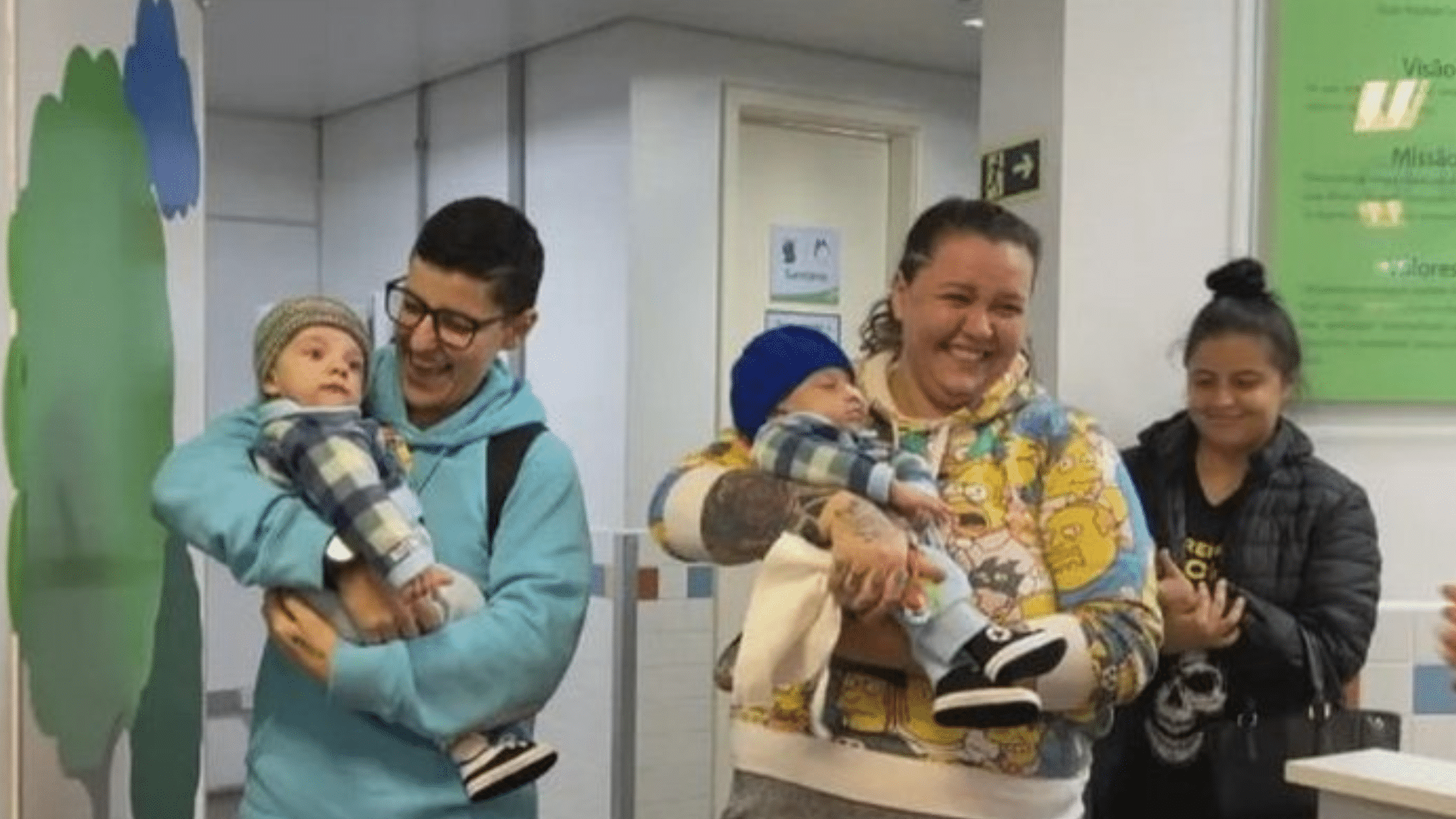 gêmeos siameses recebem alta após separação; pais abriram mão da guarda e bebês foram adotados