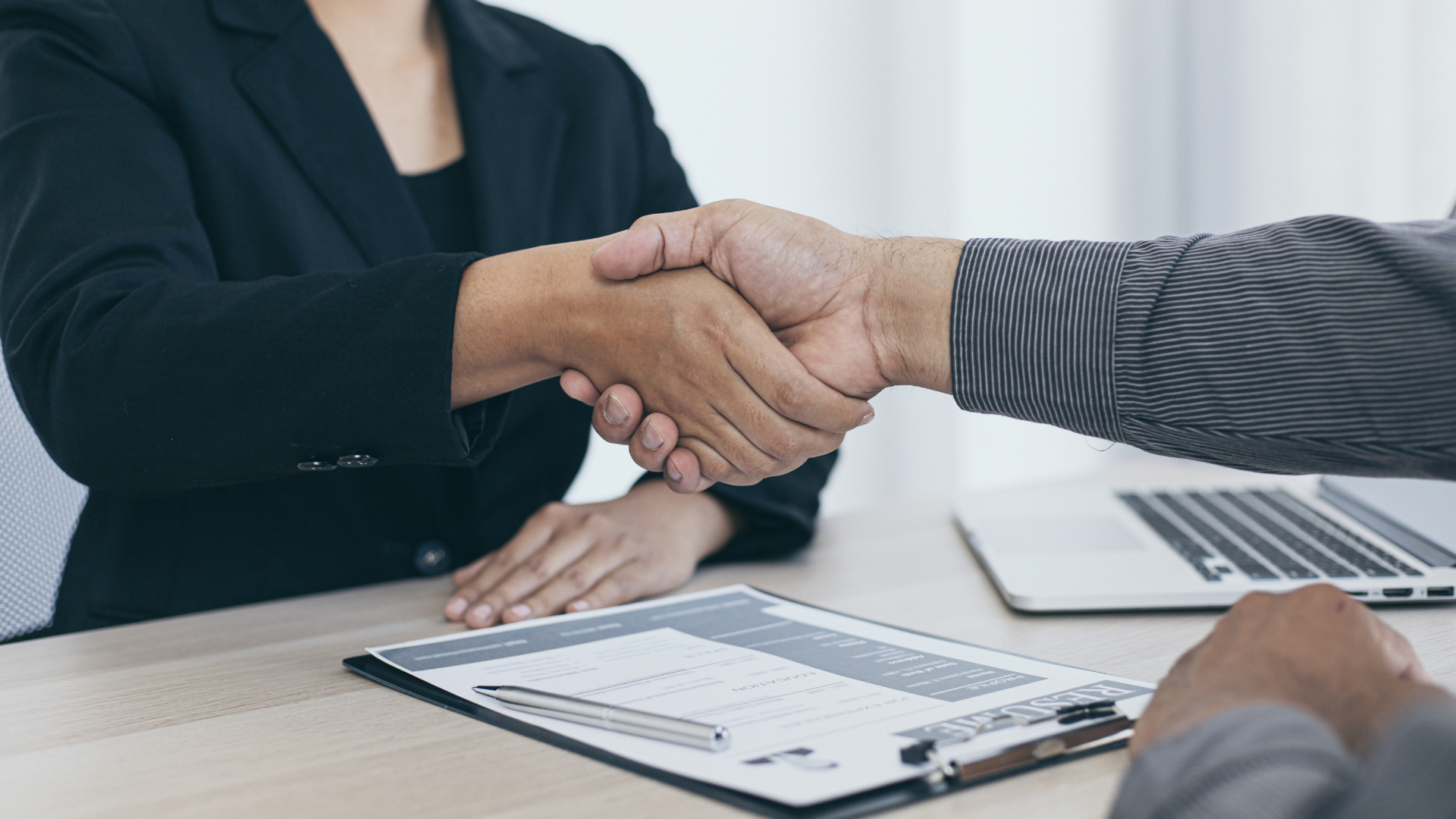 portal plural em dezembro, o índice de emprego alcança o nível mais elevado em cinco meses