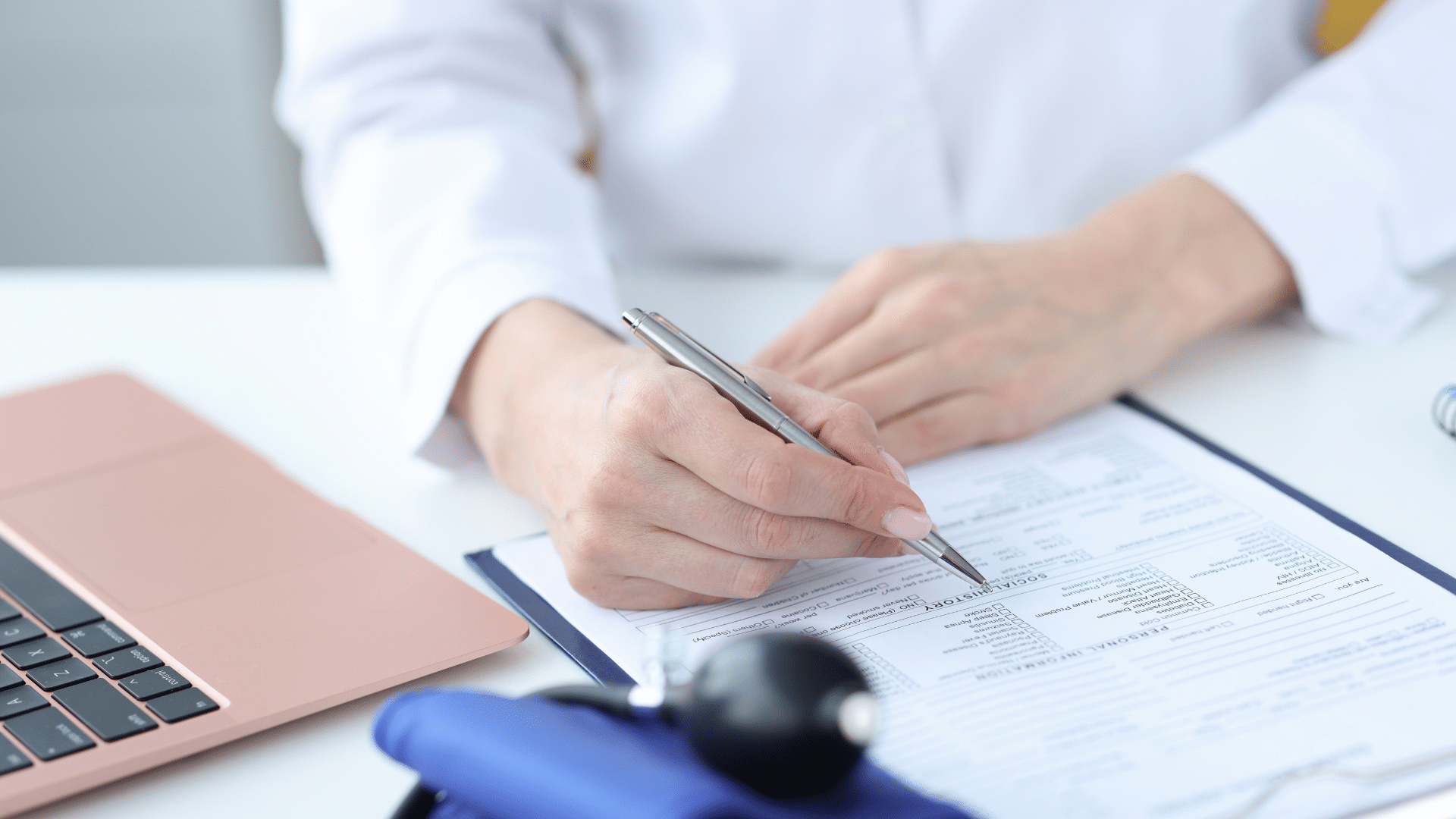 portal plural o inss inicia, a partir desta segunda feira (15), a implementação de inteligência artificial (ia) para identificar fraudes em atestados médicos, utilizados para obter o auxílio doenç