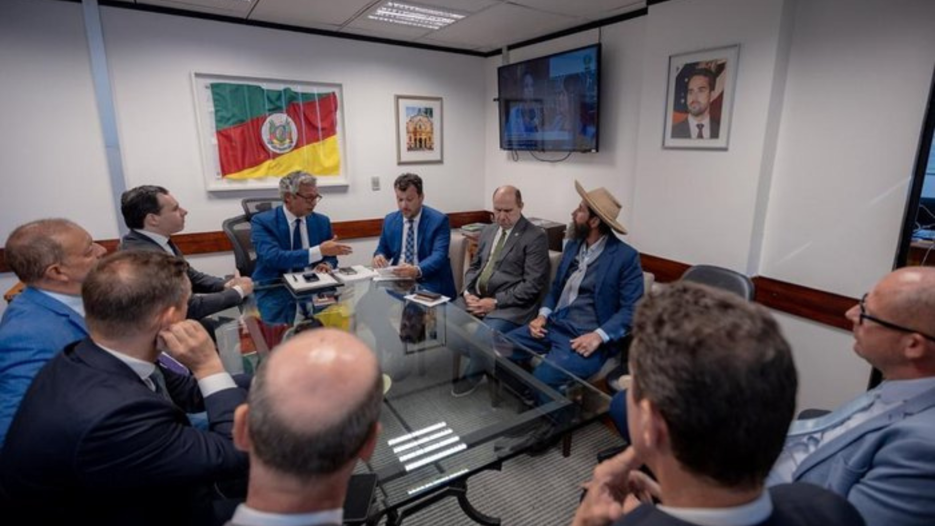 portal plural governador eduardo leite, mandará à assembleia projeto que reajusta salário dos professores estaduais