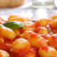 portal plural segundo a tradição popular, todo dia 29 é dia de saborear nhoque. apesar de suas raízes italianas (derivadas de gnocchi), a prática de consumir nhoque no dia 29 de cada mês ganhou