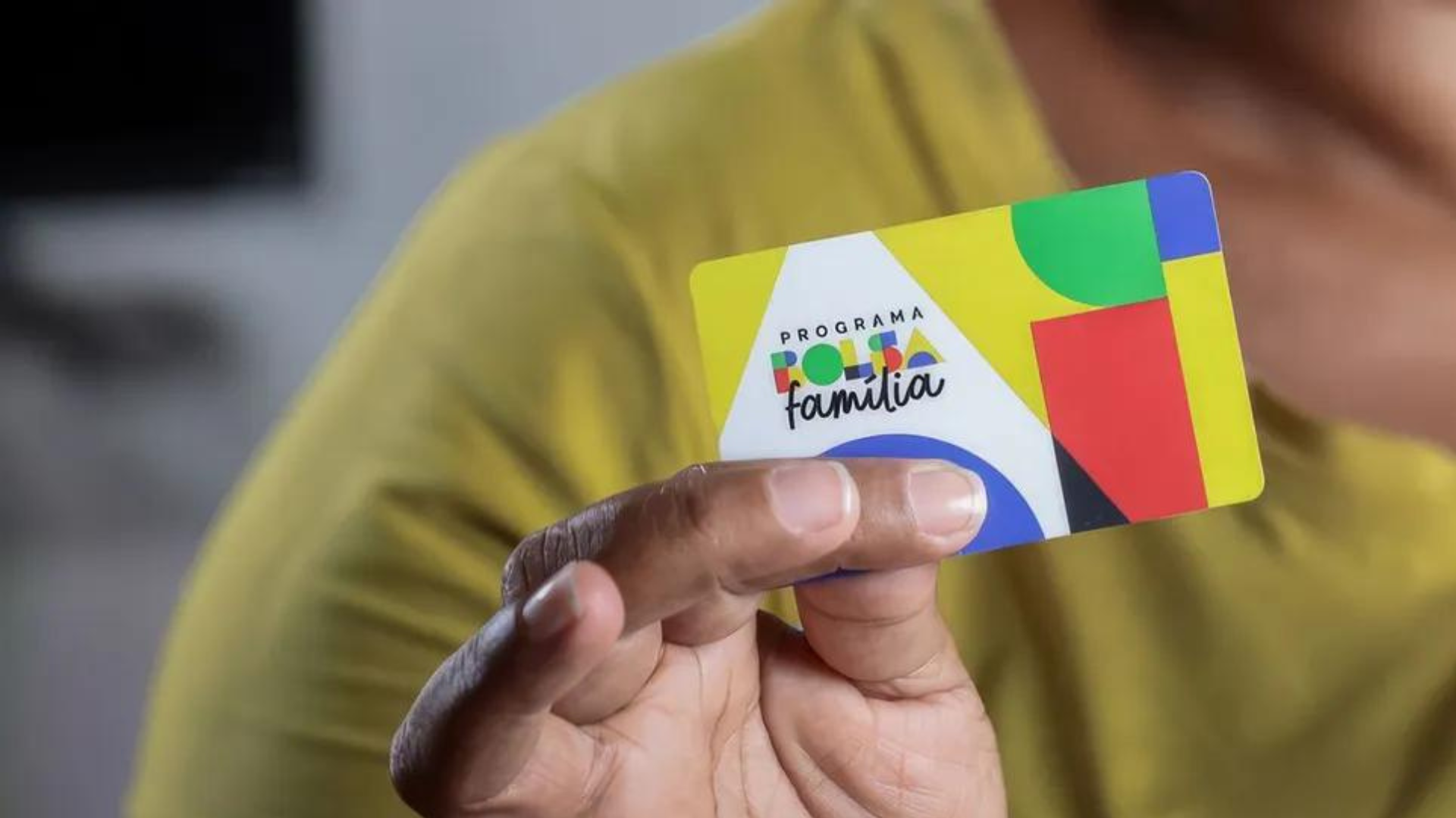 portal plural o ministério do desenvolvimento e assistência social comunicou  que planeja revisar ao longo deste ano os registros de 7 milhões de famílias participantes do programa bolsa família.