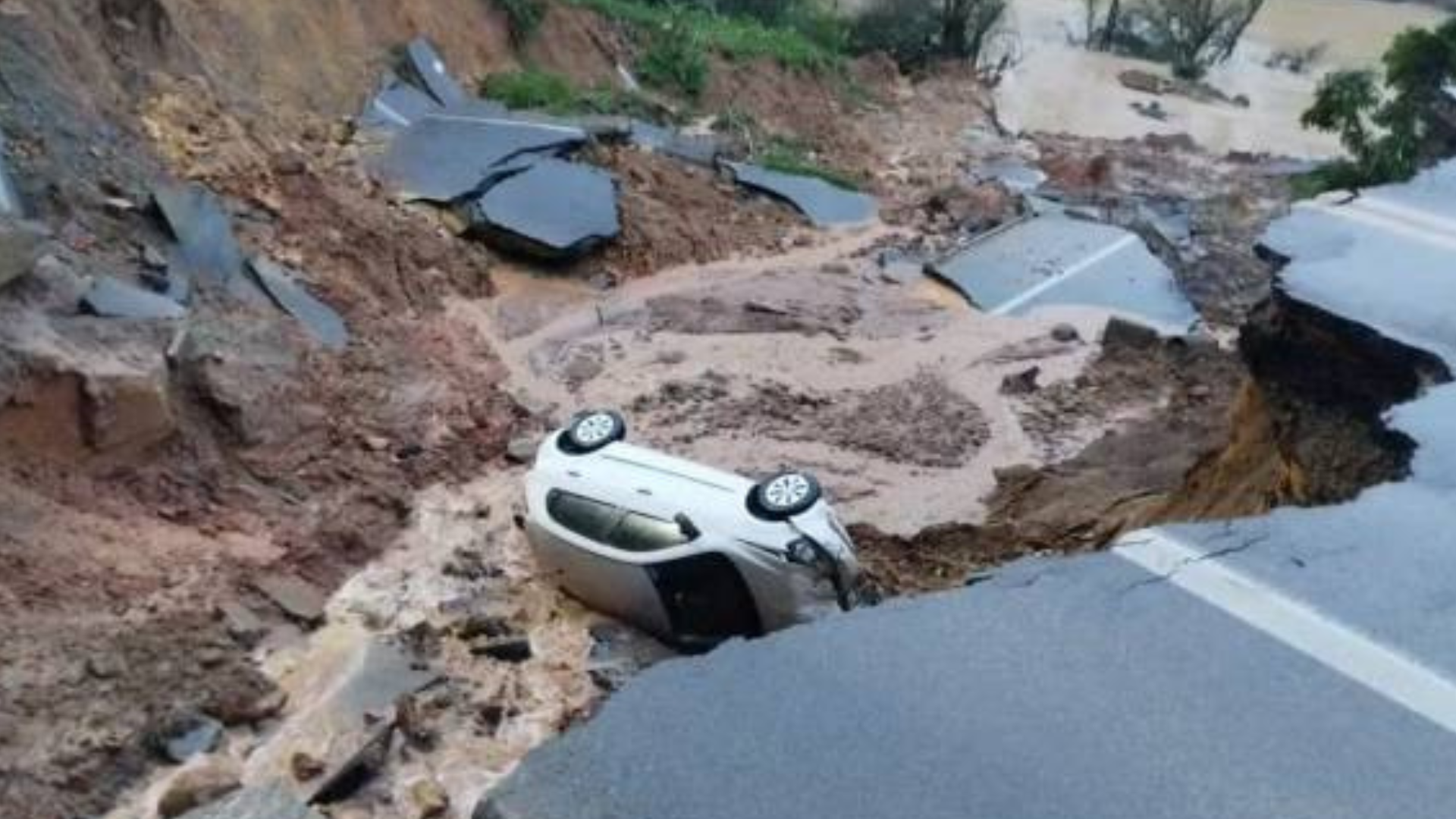 portal plural rodovia aberta