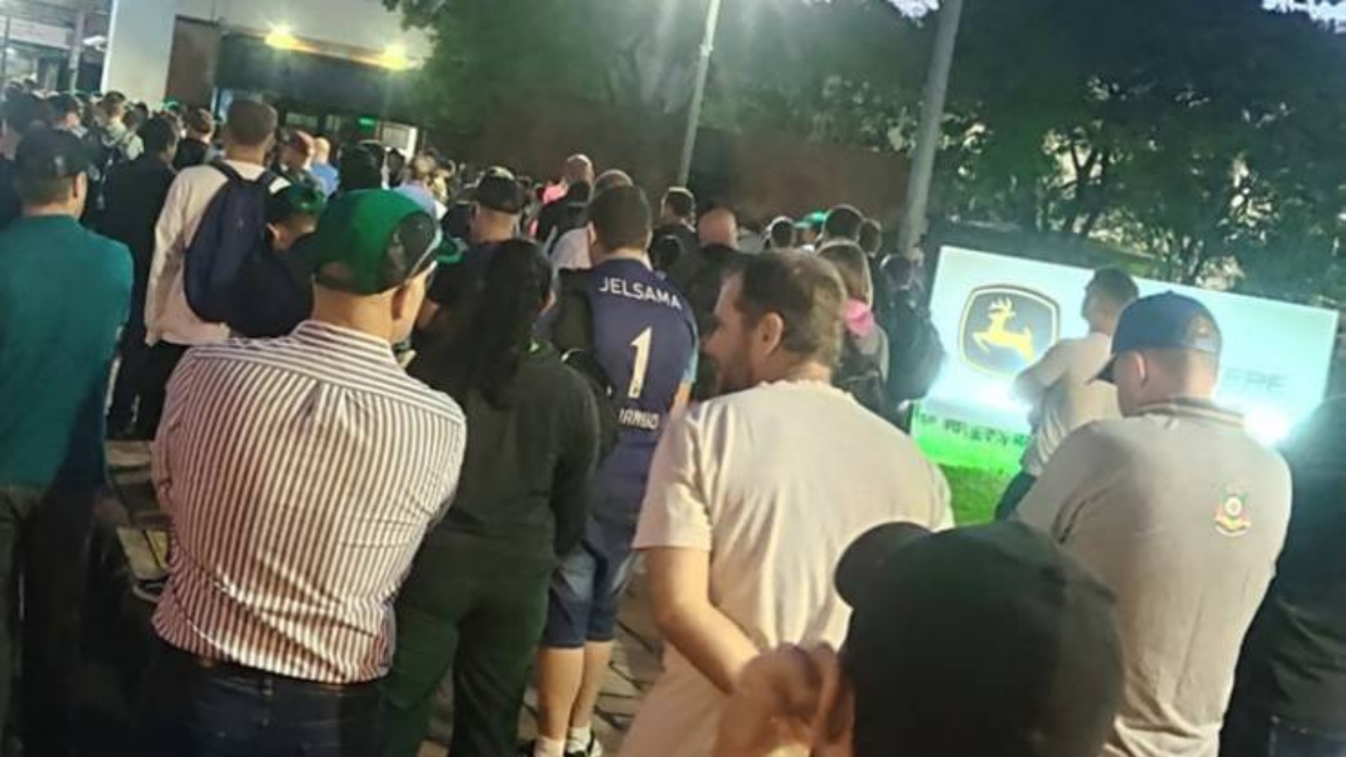 portal plural trabalhadores aceitam proposta para evitar 300 demissões de colaboradores da john deere brasil de horizontina