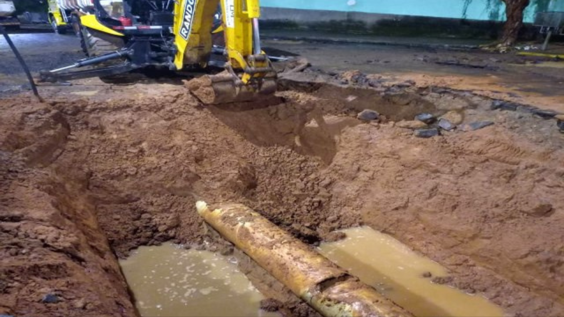 portal plural Água cobre casas após rompimento de tubulação e causa desabastecimento para 5 mil imóveis em parobé