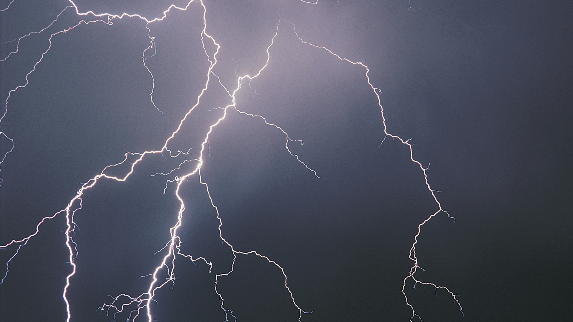 portal plural raio atinge campo de futebol no japão e deixa 18 feridos