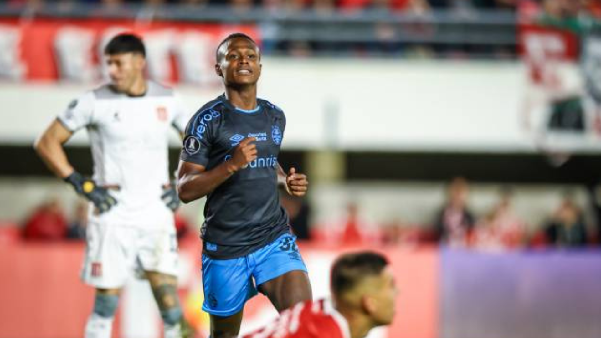portal plural com um jogador a menos, grêmio vence a batalha de la plata 2024