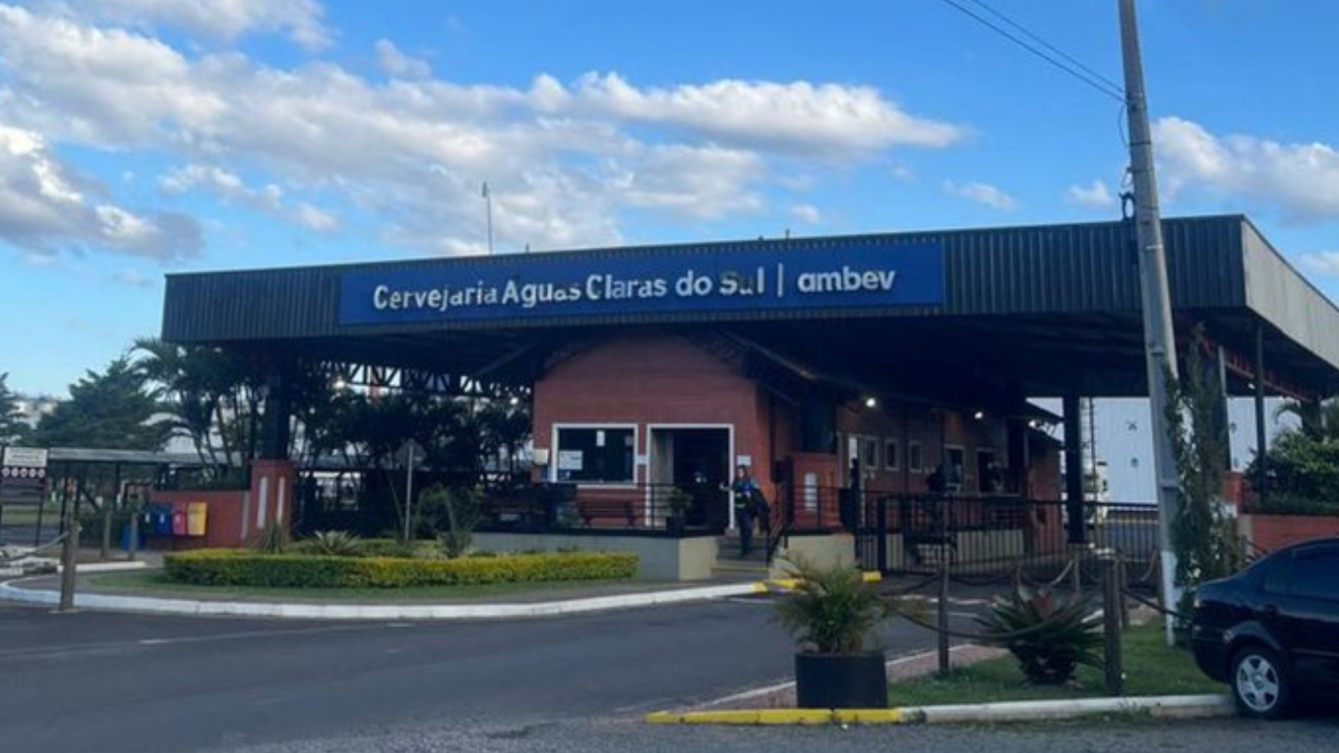 portal plural ambev interrompe produção de cerveja em fábrica de viamão para priorizar envase de água potável para o rio grande do sul