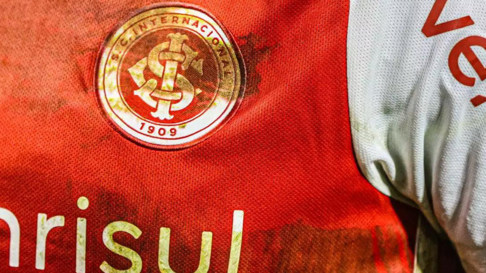 portal plural inter arrecada cerca de r$ 270 mil com leilão de camisas “embarradas”