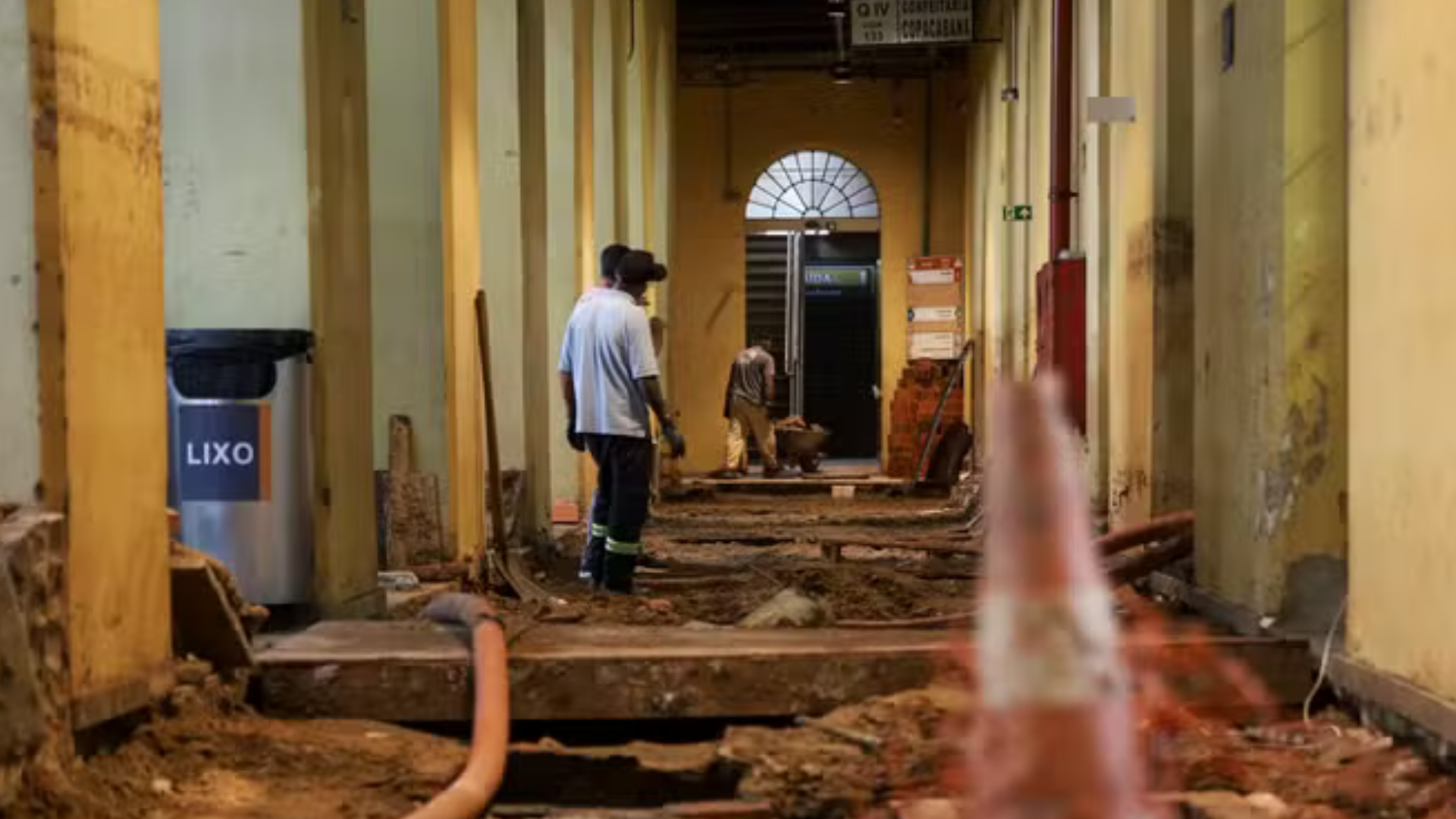 portal plural mercado público volta a funcionar parcialmente em porto alegre após 40 dias fechado por inundação