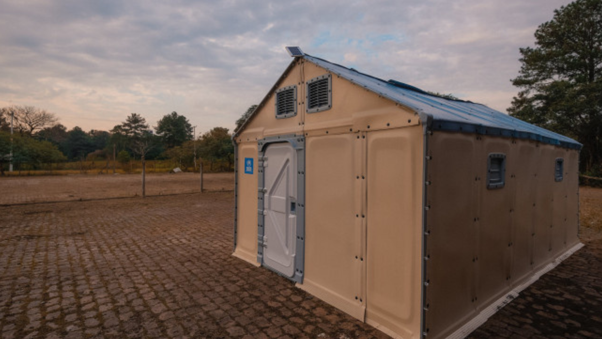 portal plural montagem de casas provisórias cedidas pela onu avança em canoas