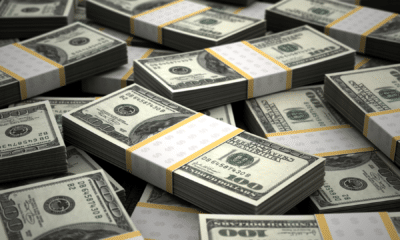 portal plural o dólar iniciou em alta nesta segunda feira (17), ultrapassando novamente a marca de r$ 5,40, em meio à expectativa da reunião do comitê de política monetária (copom) do banco ce