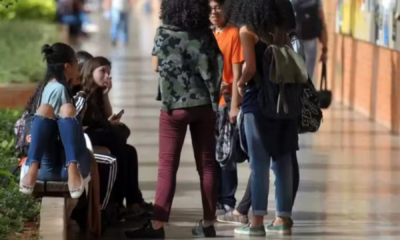 portal plural senado aprova bolsas de r$ 700 para estudantes universitários de baixa renda