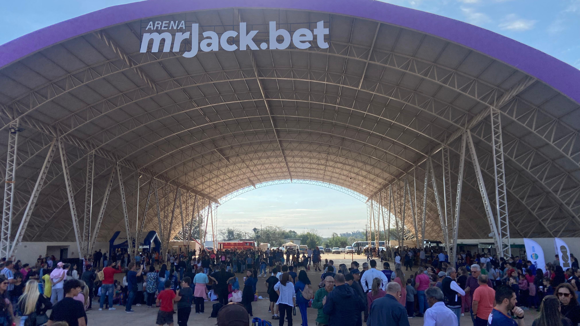 portal plural arena e complexo poliesportivo e cultural foram inaugurados com grande festa no parque de exposições