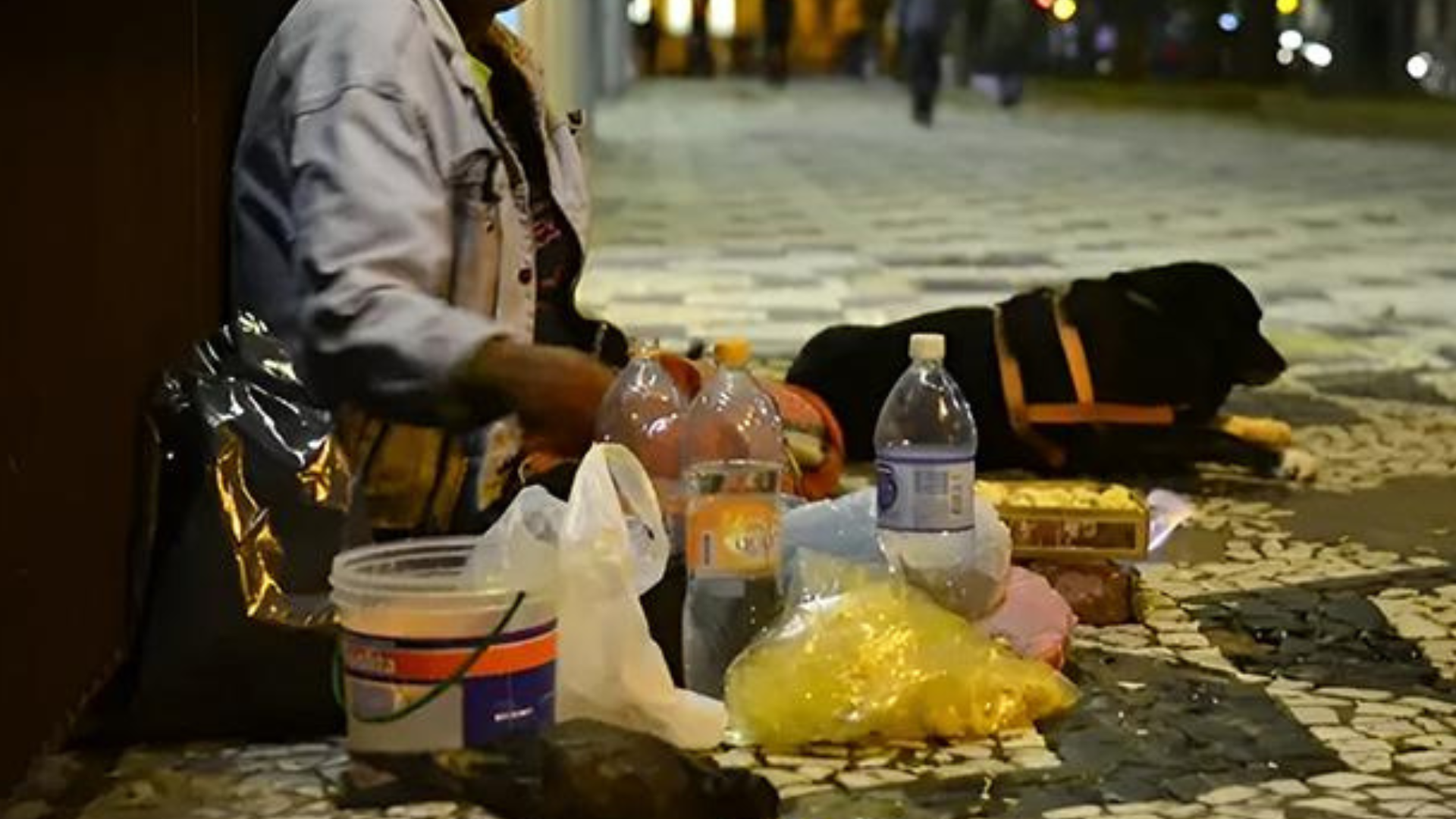 portal plural projeto de lei prevê multa de r$ 17 mil a quem doar comida para morador de ruaana