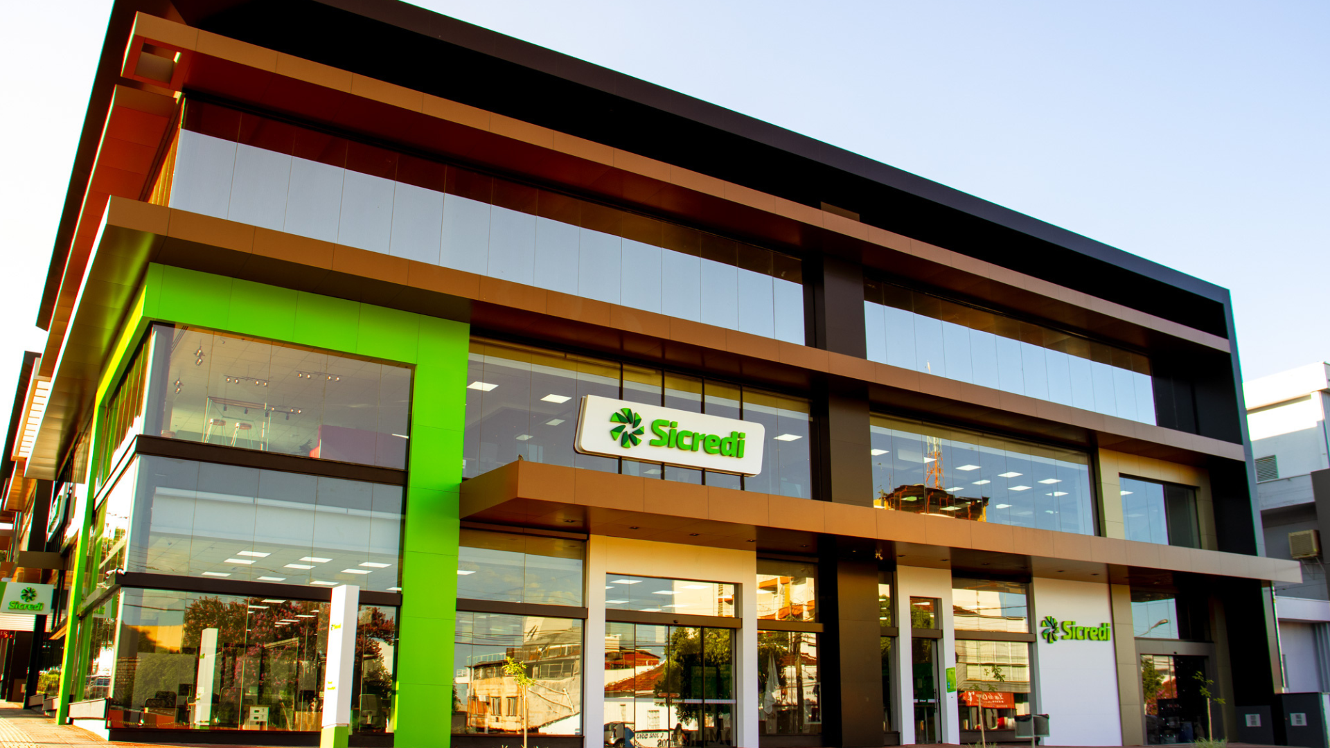 portal plural sicredi conquista 8 milhões de associados