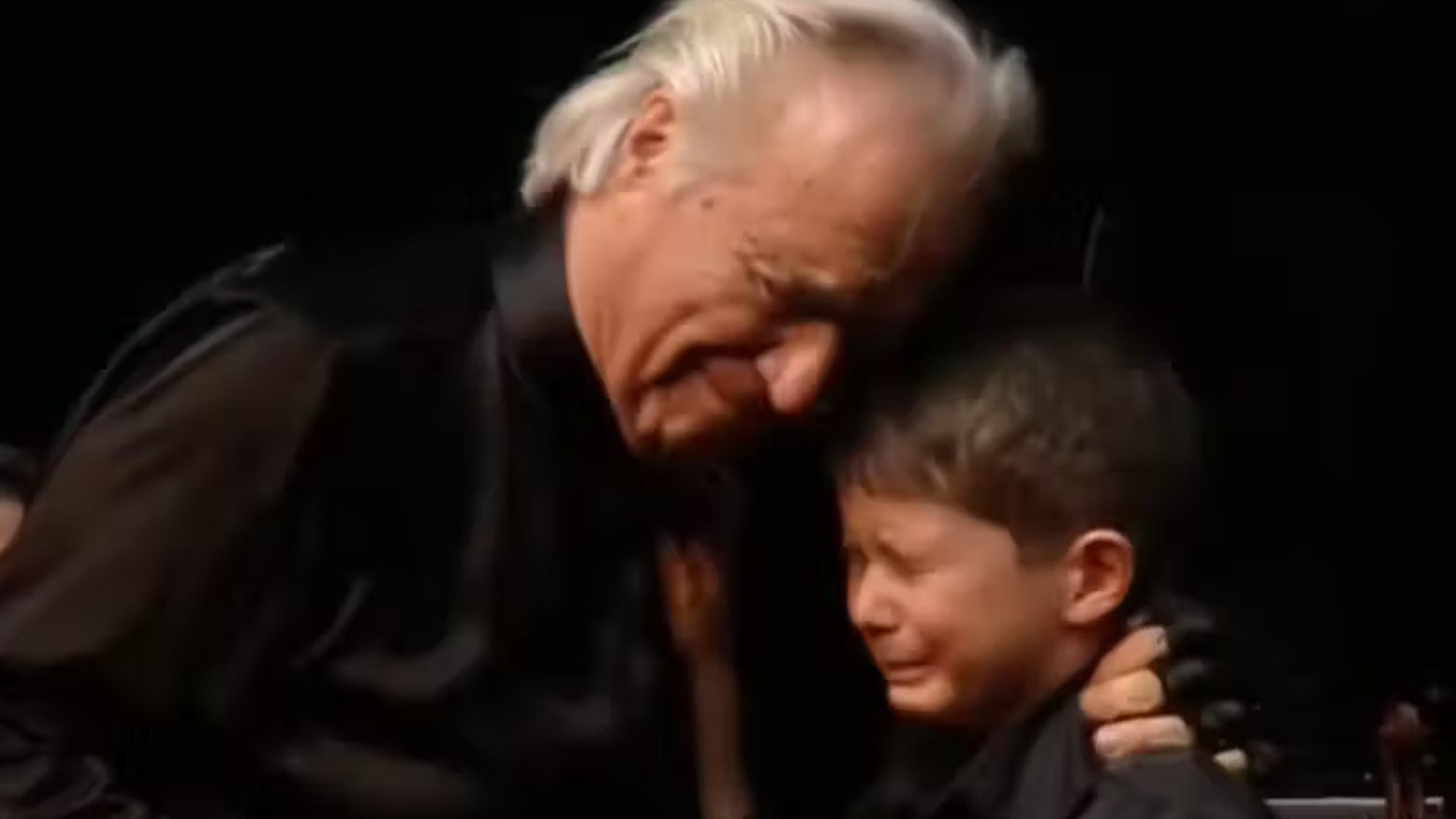 portal plural menino autista de 6 rege orquestra e faz maestro joão carlos martins chorar