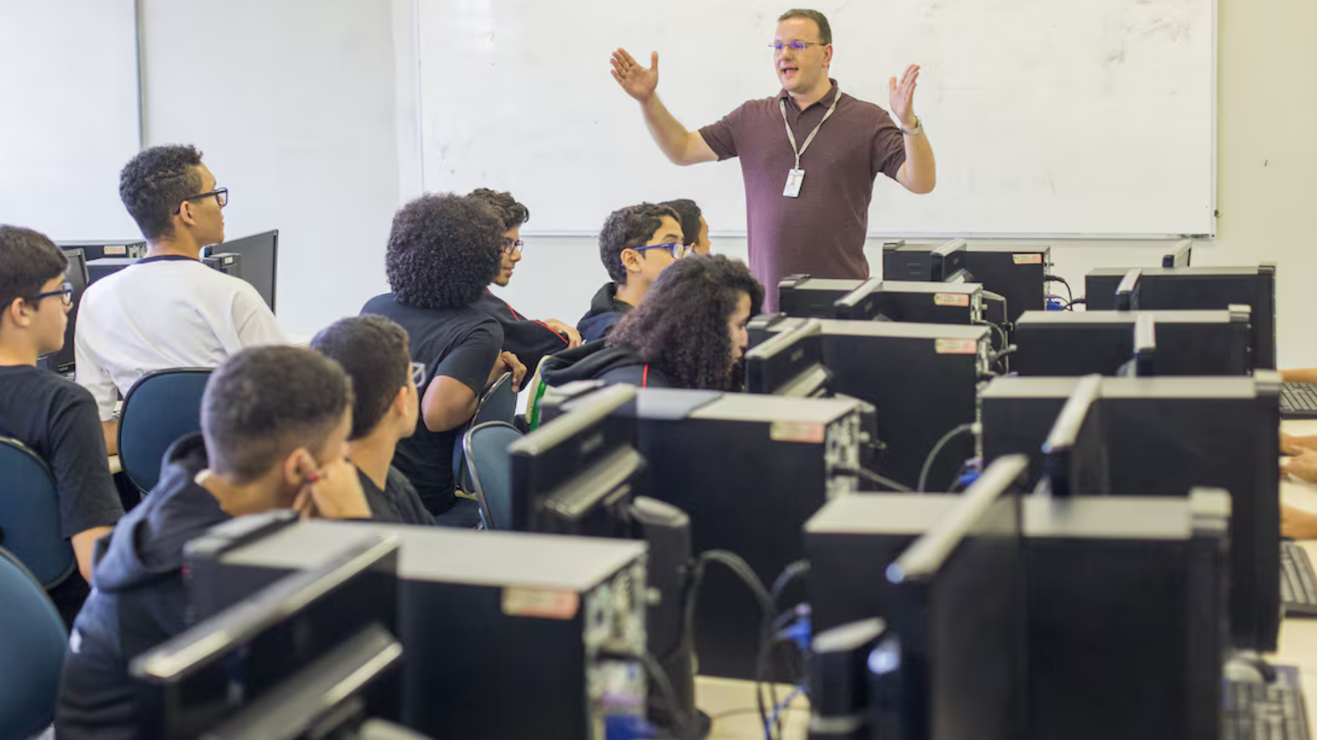 portal plural novo ensino médio câmara aprova versão final sem espanhol e com 2,4 mil horas de carga básica