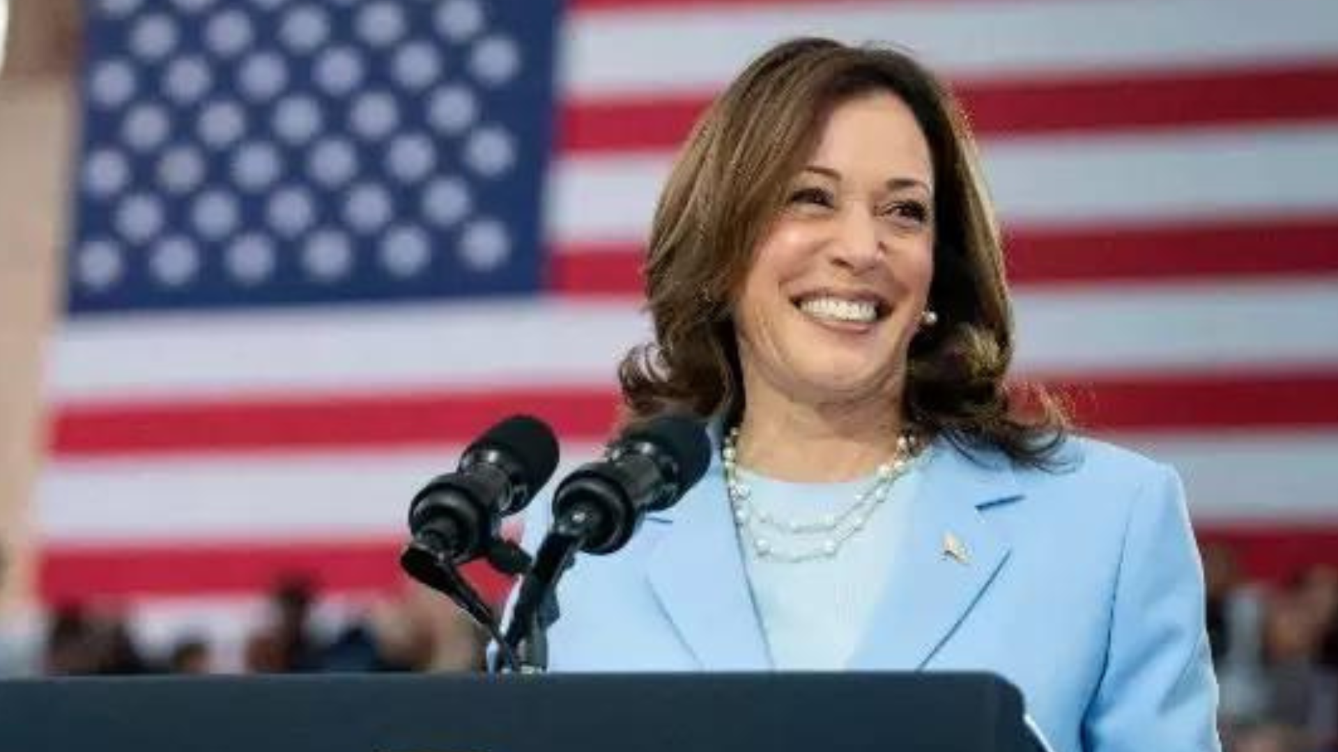 portal plural “queremos proibir armas e eles querem proibir livros”, diz kamala harris em discurso a professores