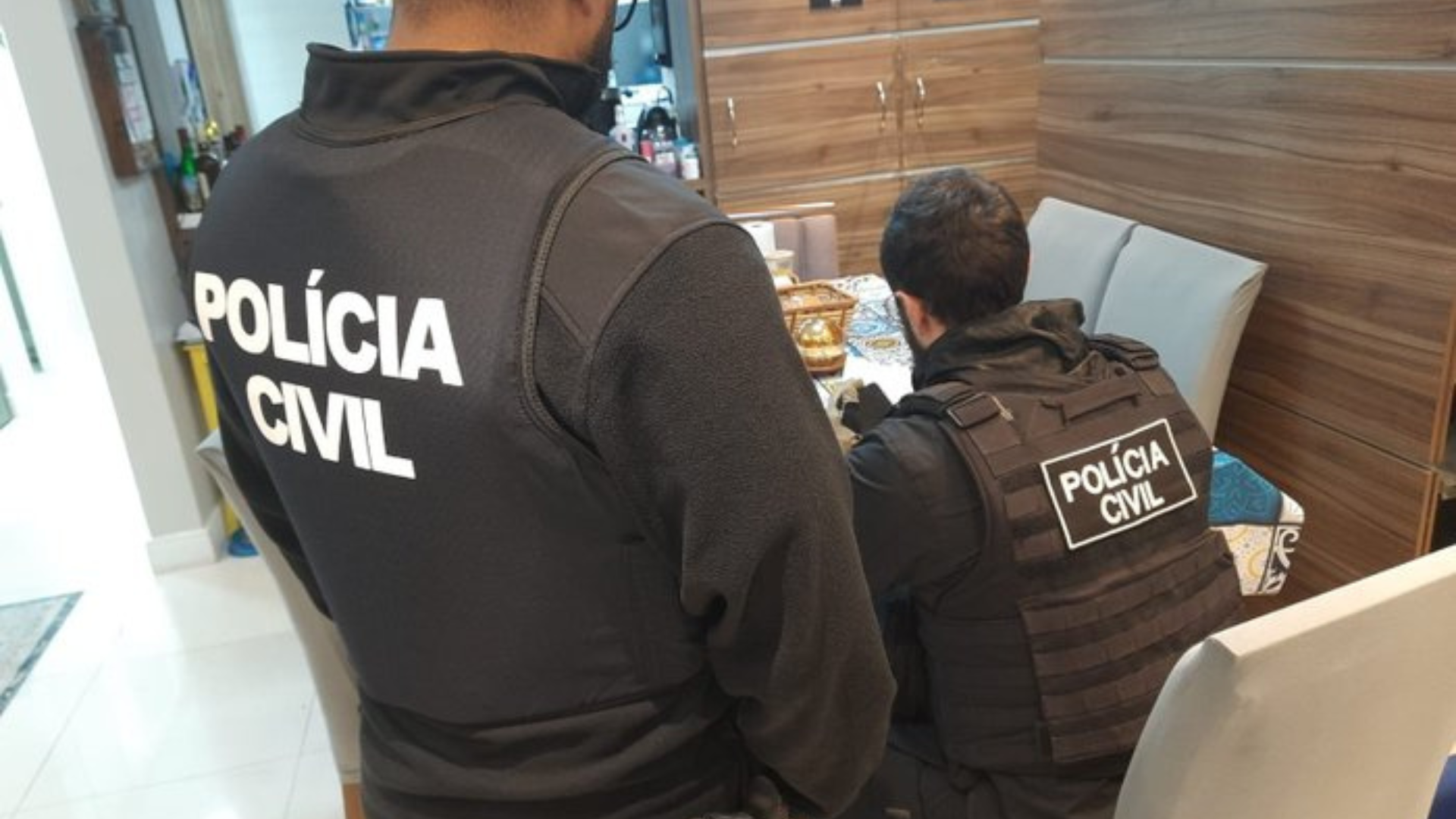portal plural servidor é alvo de operação por usar diploma falso para aumentar salário, diz polícia
