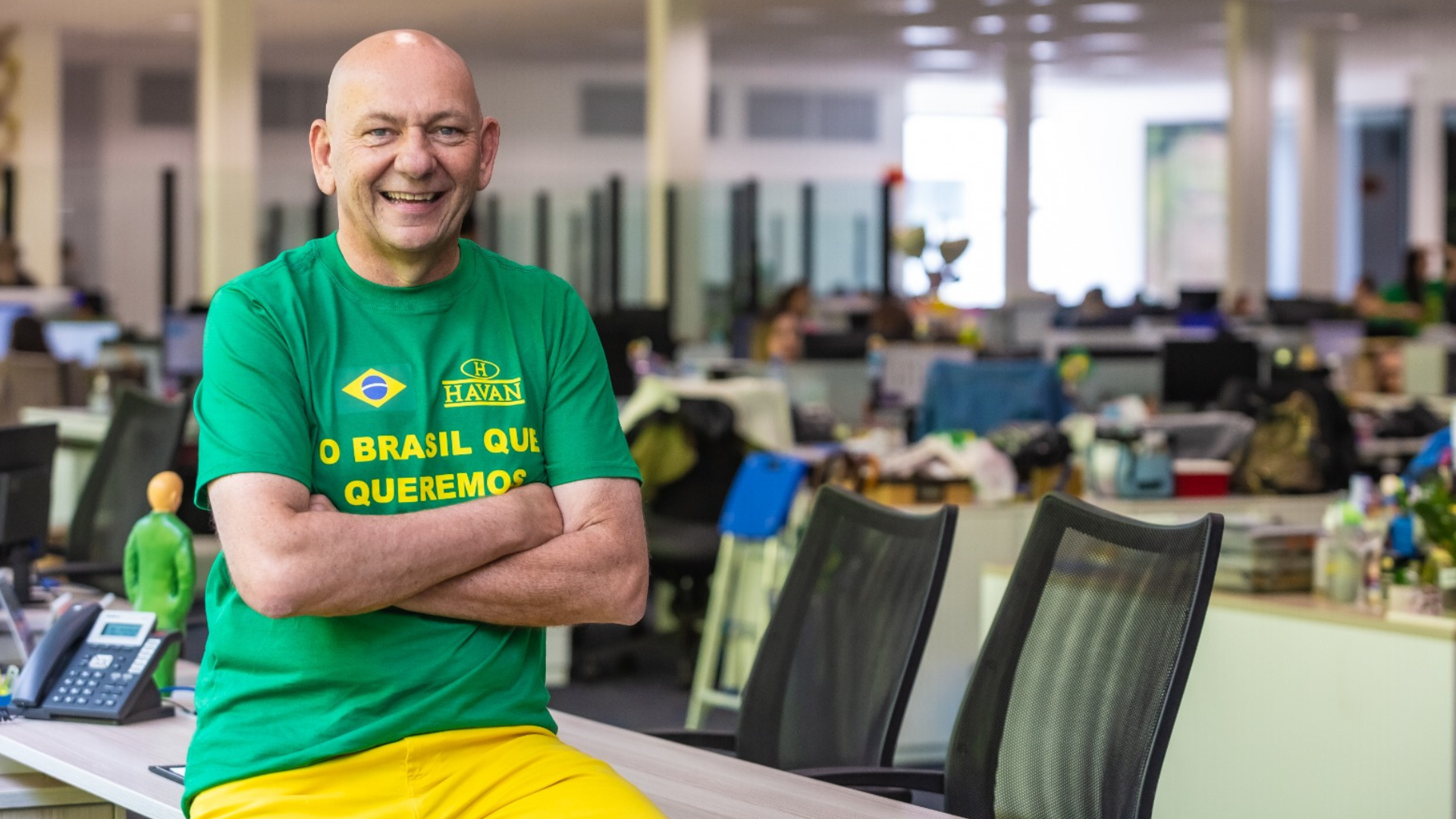 portal plural luciano hang realiza doação aos brigadianos afetados por enchentes do rio grande do sul