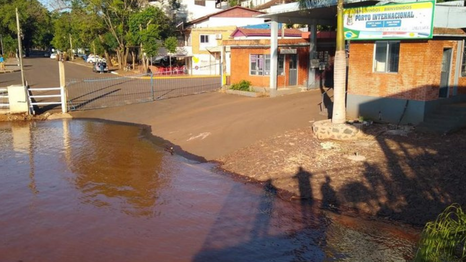 portal plural rio uruguai se aproxima dos 9 metros e travessias de balsas estão suspensas em porto mauá