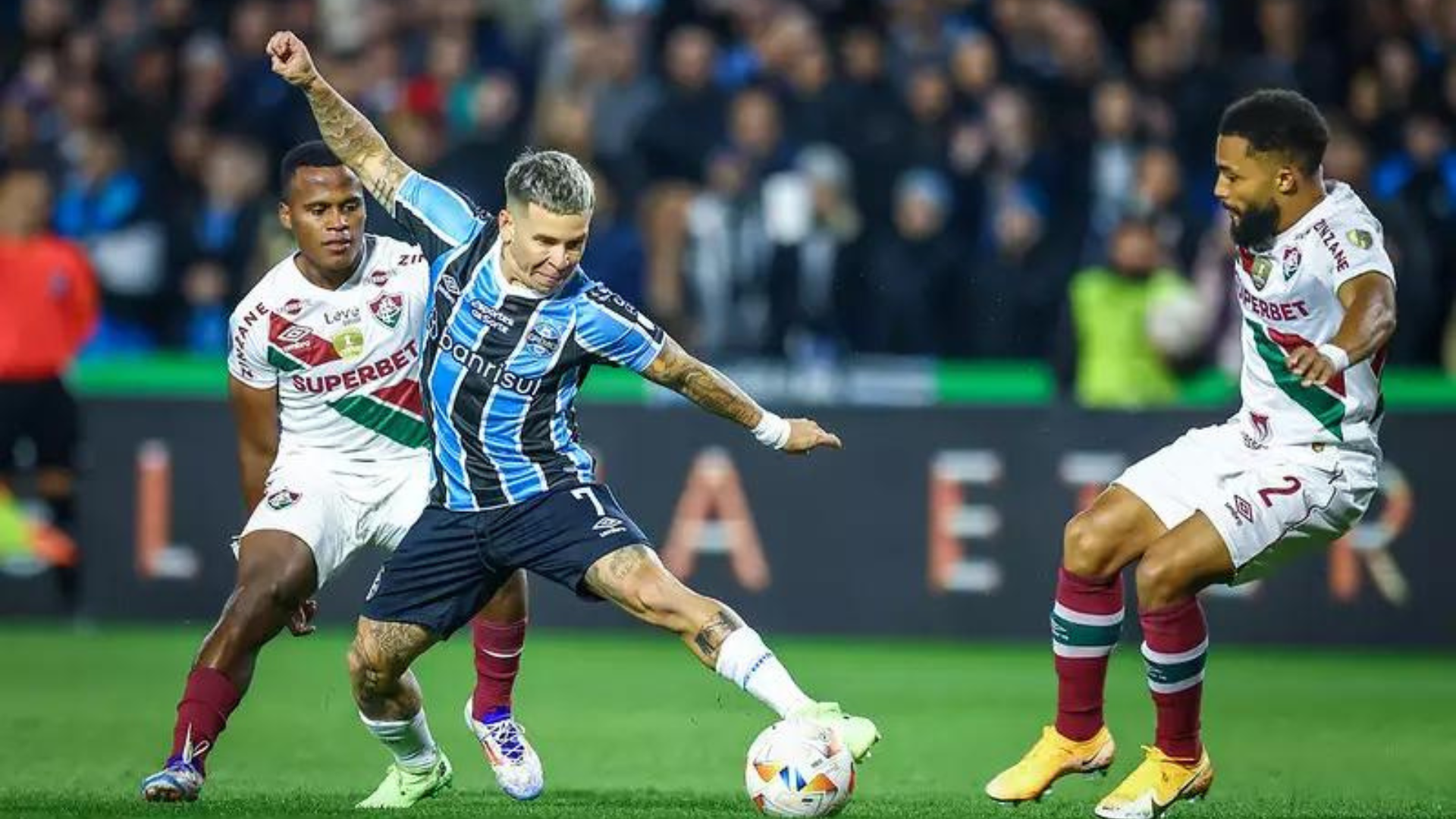 portal plural grêmio enfrenta o fluminense em jogo de volta das oitavas de final da libertadores nesta terça