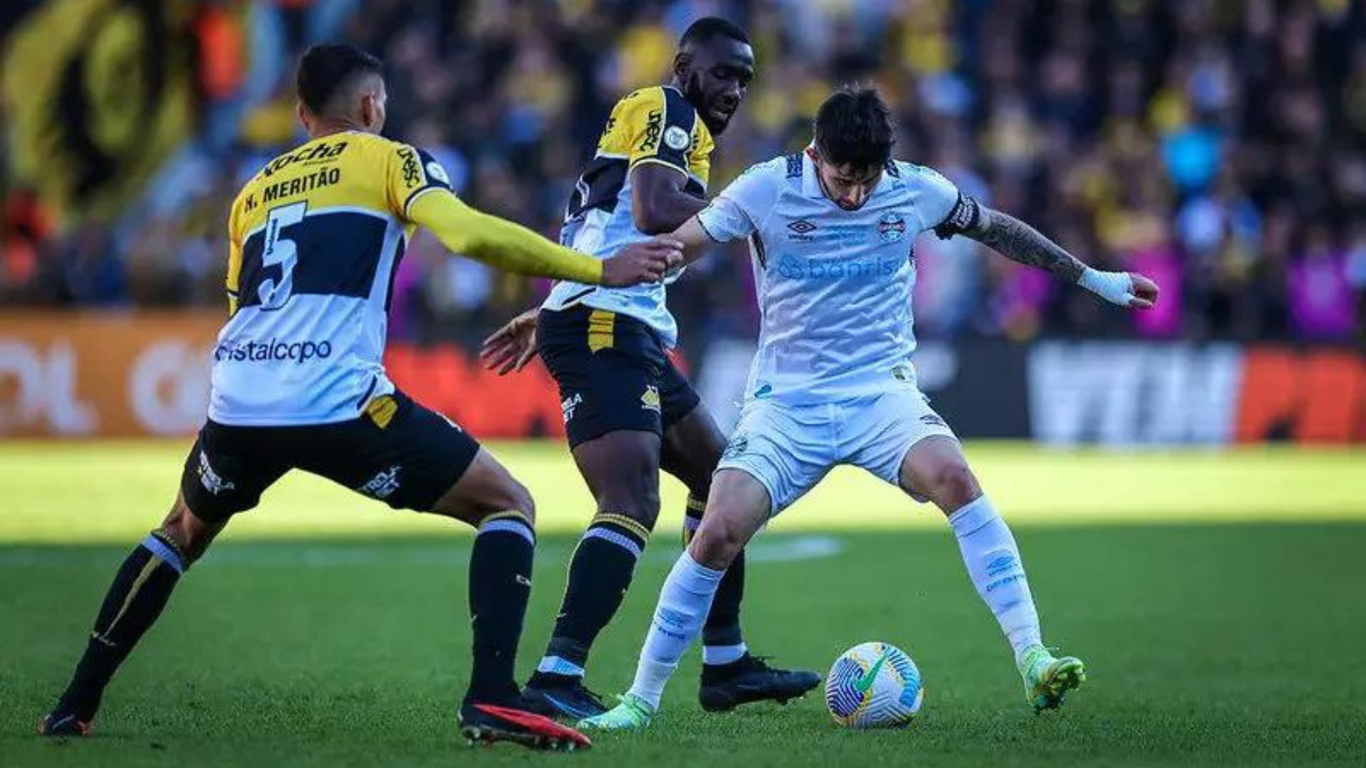 portal plural grêmio vence o criciúma por 1 a 0 e se distancia da zona de rebaixamento do brasileirão