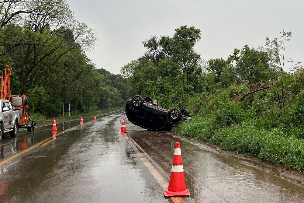acidente de transito com danos materiais e registrado na ers 155