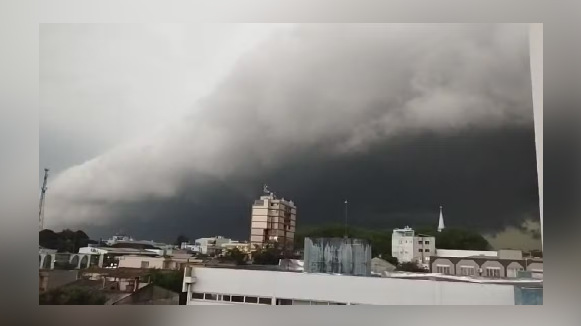 portal plural nuvem em forma de prateleira, que precede tempestades é registrada em são luiz gonzaga (1)