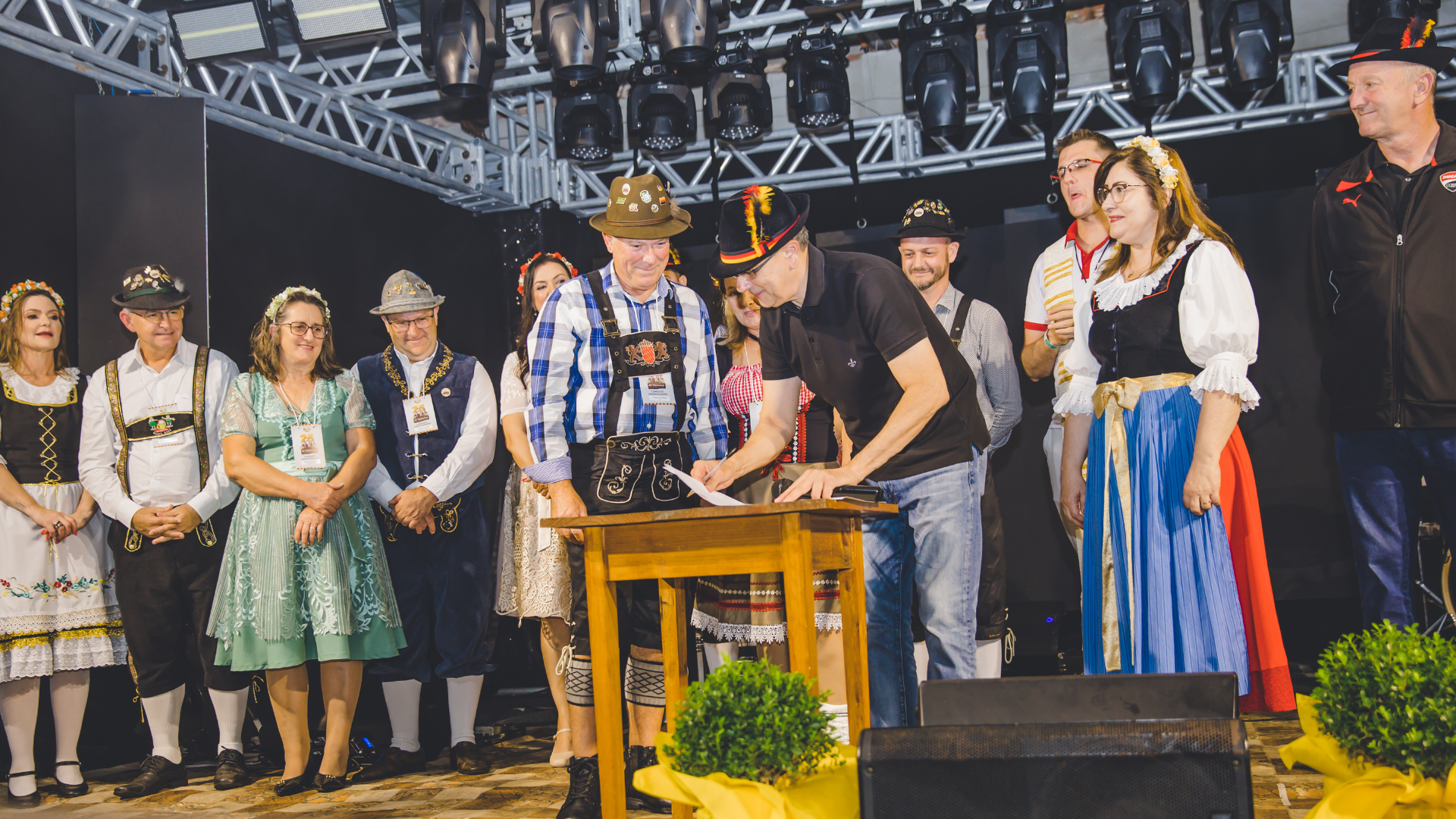 portal plural assinada ordem de início da 2ª etapa da rua coberta no bairro central
