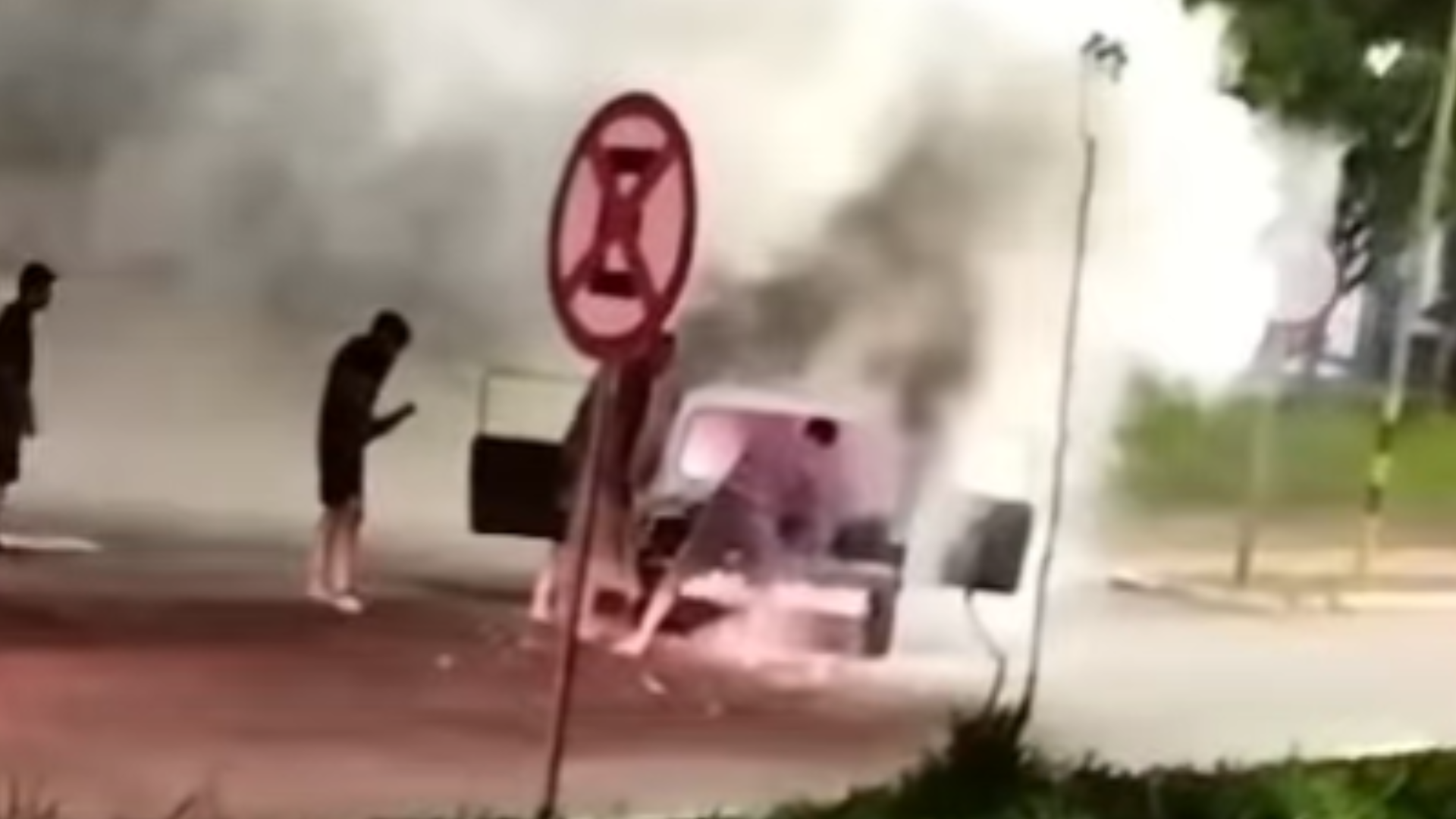 portal plural dois veículos pegam fogo em santo Ângelo, e a polícia investiga possível ligação com crimes recentes