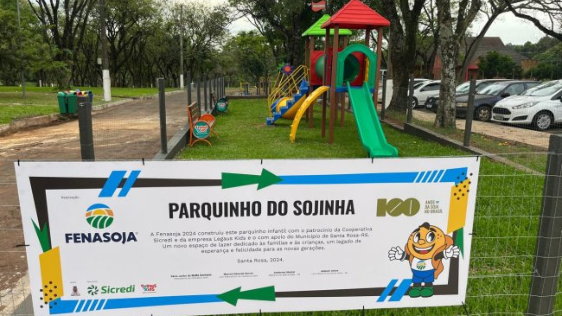 portal plural fenasoja, sicredi e legaus kids instalaram parquinho infantil no parque de exposições