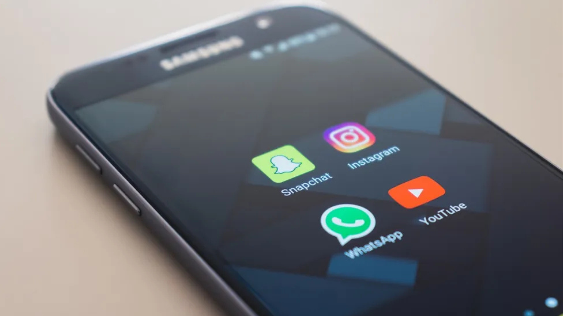 portal plural foto christian wiediger unsplash