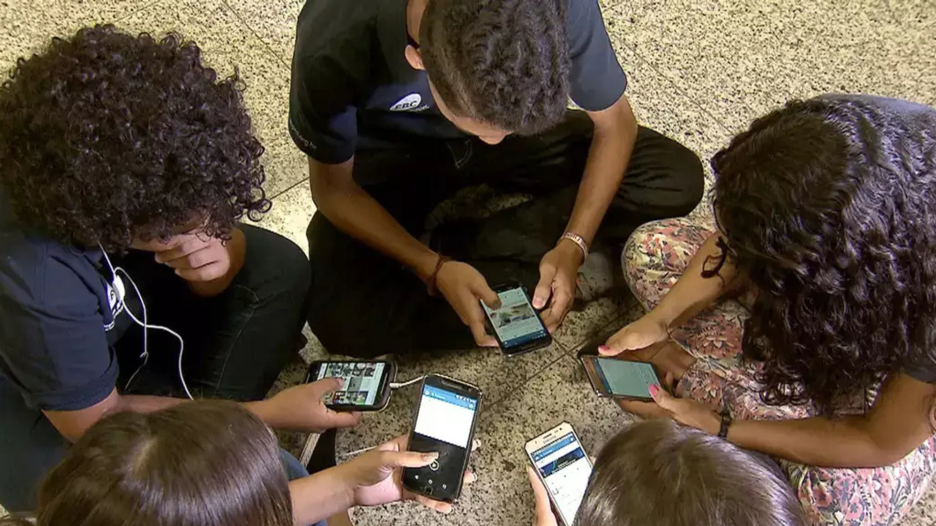 portal plural senado proíbe uso de celulares nas escolas de todo o país