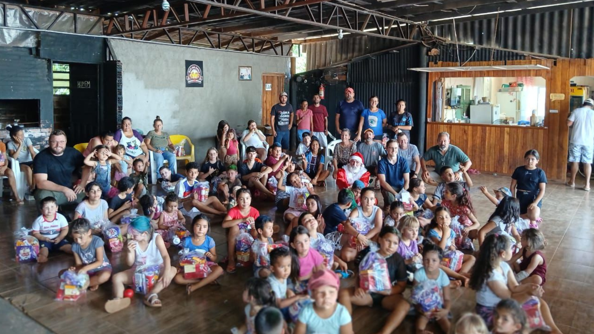 portal plural festa de natal levou alegria para 150 crianças no bairro cruzeiro