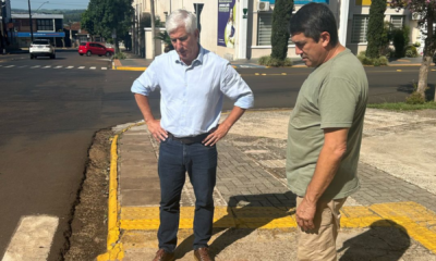 portal plural vereador vitor de conti e secretário de obras valtair dornelles, visitam rampas de acesso para cadeirantes no centro de santa rosa