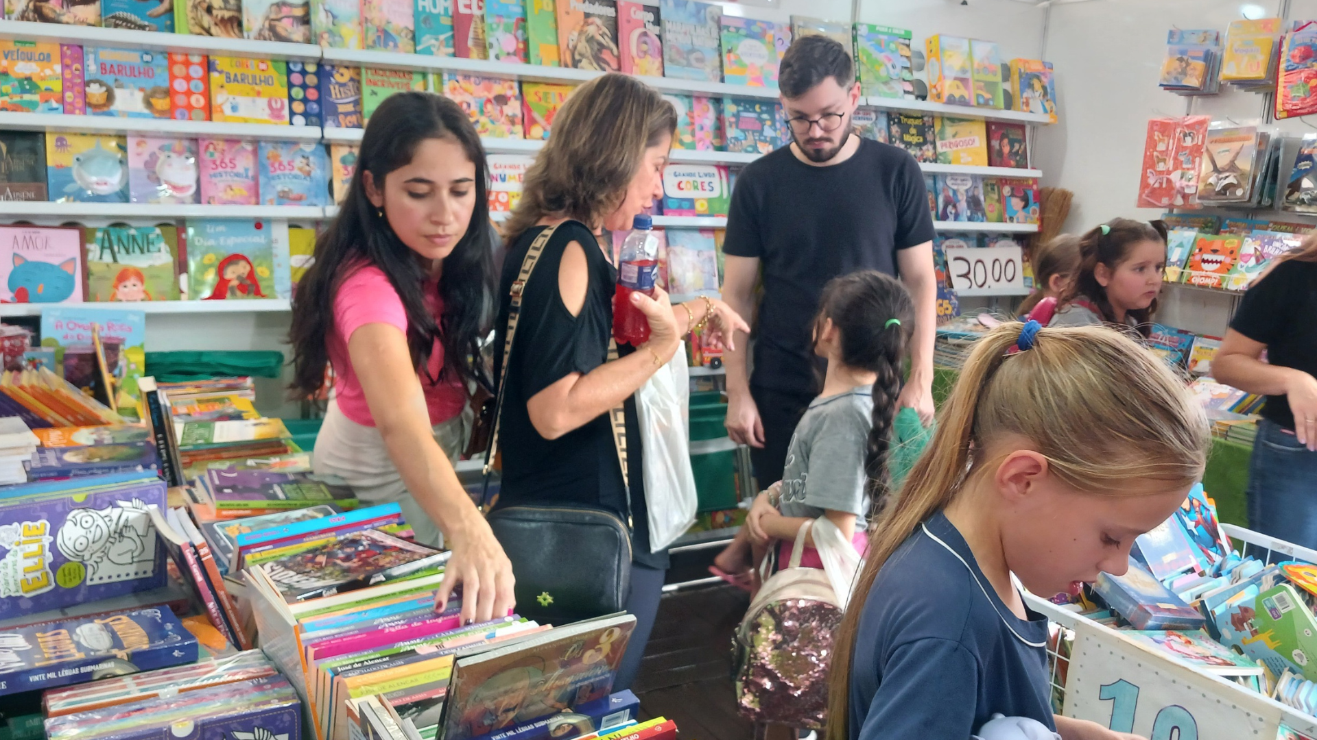 portal plural 20ª feira do livro encerra com cerca de 14 mil livros comercializados